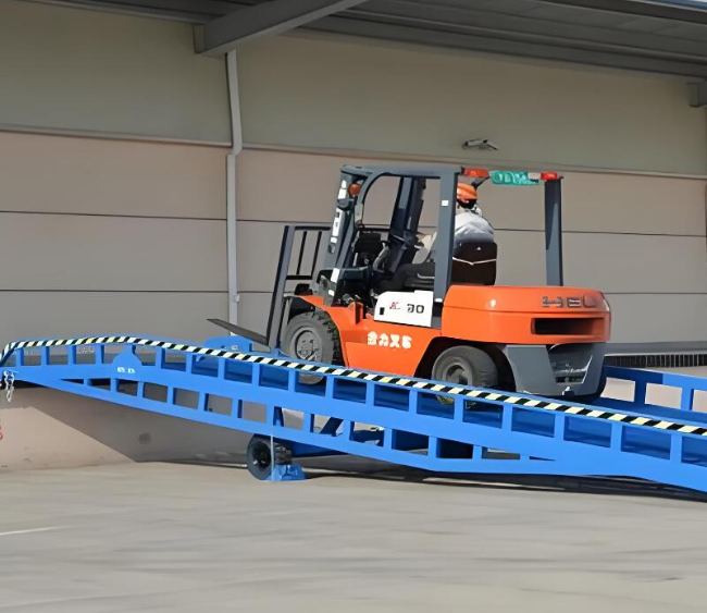 红河移动式卸货平台（叉车用）